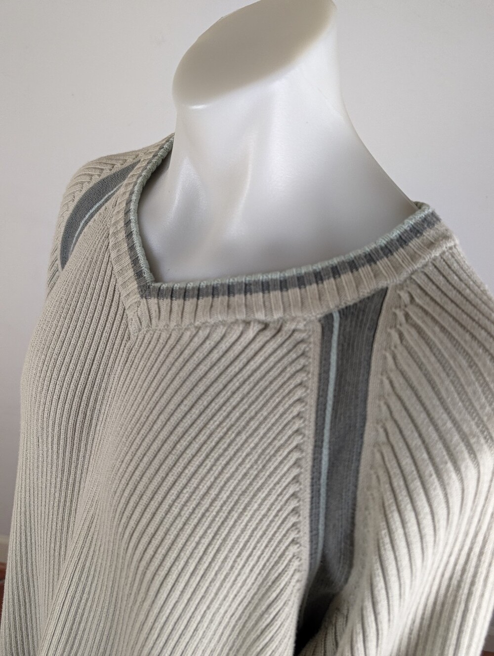 Tommy Hilfiger Red Label Y2K Ribbed Sweater with Gray Trim - Picture 4 of 10